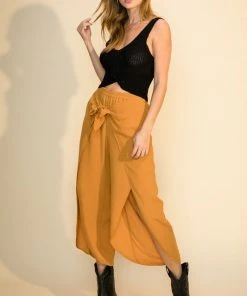 Wanderlust By Abby Lightweight Knit V Neck Twist Top NEW