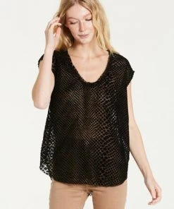 Wanderlust By Abby Yanis Embossed Dark Spring Top SALE